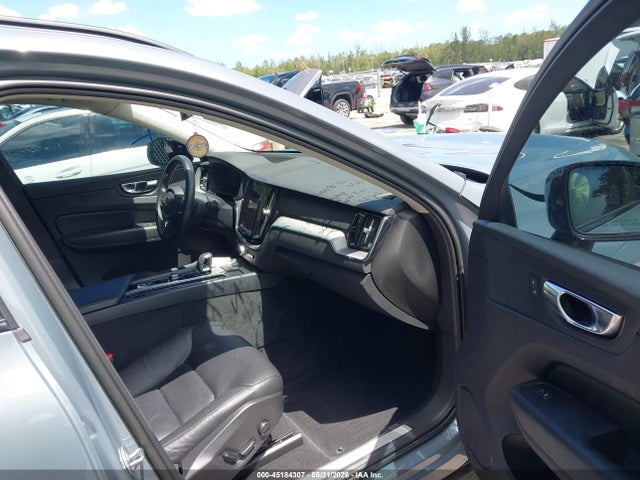 2023 Volvo Xc60 B5 Core მანქანა იყიდება აუქციონზე, vin: YV4L12DK0P1254956, აუქციონის ნომერი: 45184307