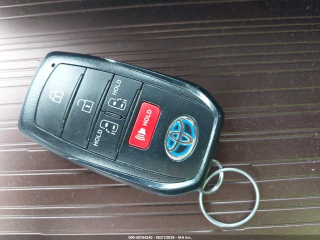 5TDKSKFC1RS135014 Toyota SIENNA LE
