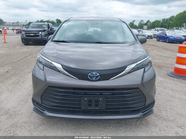 Toyota SIENNA LE 2024 5TDKSKFC1RS135014 Image 12