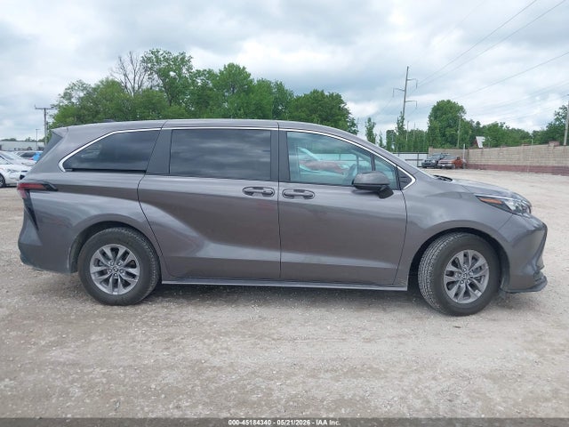 Toyota SIENNA LE 2024 5TDKSKFC1RS135014 Image 13