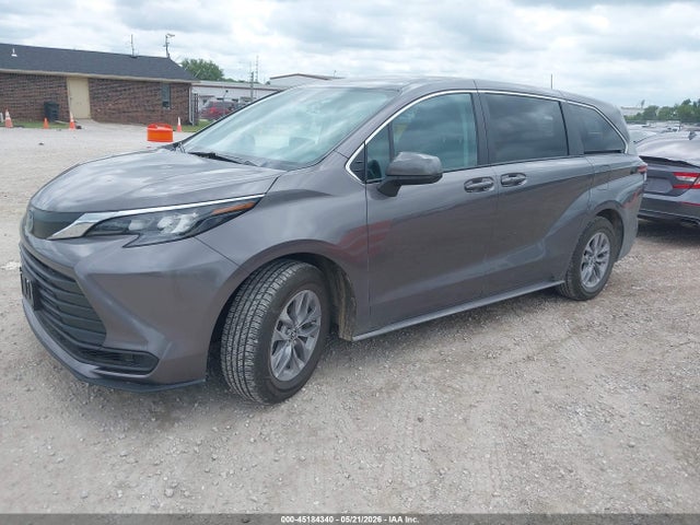 Toyota SIENNA LE 2024 5TDKSKFC1RS135014 Image 2