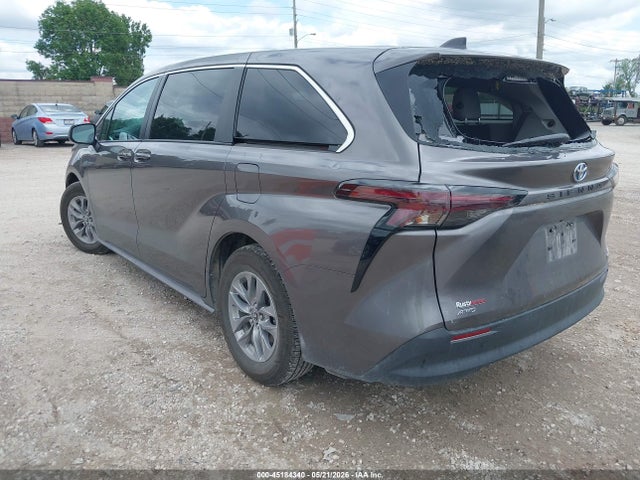 Toyota SIENNA LE 2024 5TDKSKFC1RS135014 Image 3