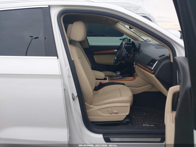2021 Audi Q5 Premium 45 Tfsi Quattro S Tronic მანქანა იყიდება აუქციონზე, vin: WA1AAAFY4M2093484, აუქციონის ნომერი: 45184485
