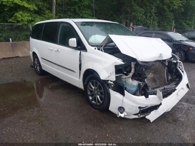 45184494 :رقم المزاد ، 2C4RC1HG1FR620201 vin ، 2015 Chrysler Town & Country S مزاد بيع