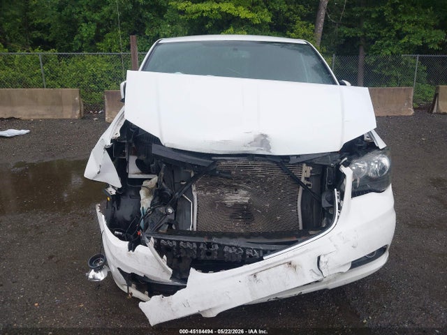 45184494 :رقم المزاد ، 2C4RC1HG1FR620201 vin ، 2015 Chrysler Town & Country S مزاد بيع