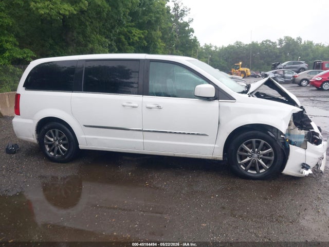 45184494 :رقم المزاد ، 2C4RC1HG1FR620201 vin ، 2015 Chrysler Town & Country S مزاد بيع