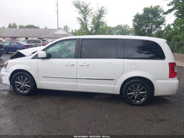 45184494 :رقم المزاد ، 2C4RC1HG1FR620201 vin ، 2015 Chrysler Town & Country S مزاد بيع