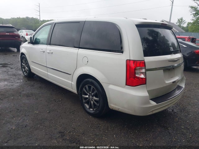 45184494 :رقم المزاد ، 2C4RC1HG1FR620201 vin ، 2015 Chrysler Town & Country S مزاد بيع