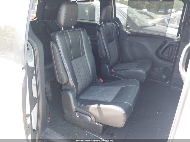 45184494 :رقم المزاد ، 2C4RC1HG1FR620201 vin ، 2015 Chrysler Town & Country S مزاد بيع