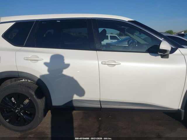5N1AT3BA2MC824729 Nissan Rogue Sv Fwd
