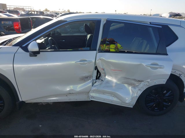 5N1AT3BA2MC824729 Nissan Rogue Sv Fwd