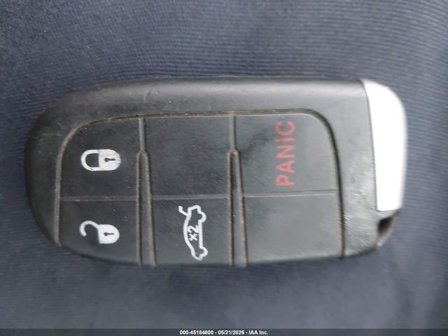 45184600 :رقم المزاد ، 1C3CCCBG7FN706527 vin ، 2015 Chrysler 200 S مزاد بيع