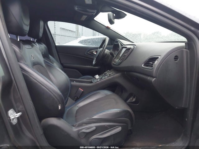 45184600 :رقم المزاد ، 1C3CCCBG7FN706527 vin ، 2015 Chrysler 200 S مزاد بيع