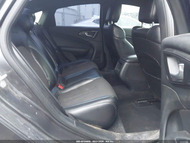 45184600 :رقم المزاد ، 1C3CCCBG7FN706527 vin ، 2015 Chrysler 200 S مزاد بيع