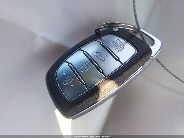 KM8J33A21HU371651 Hyundai Tucson Sport