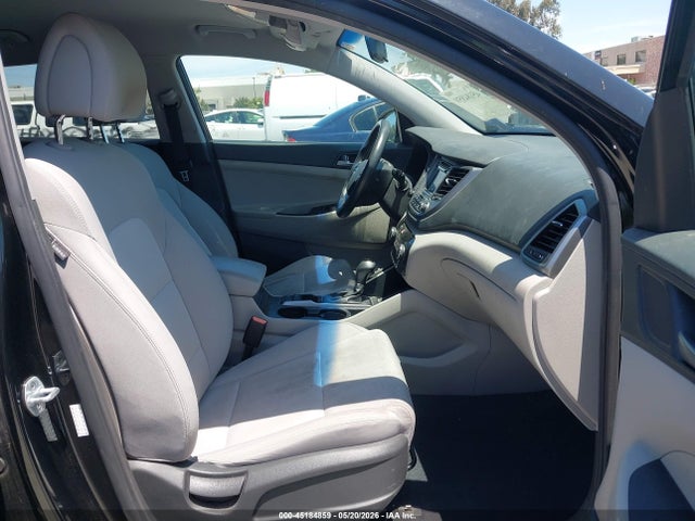 KM8J33A21HU371651 Hyundai Tucson Sport