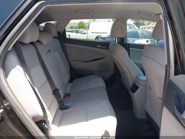 KM8J33A21HU371651 Hyundai Tucson Sport