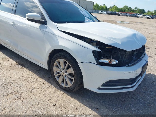 2015 Volkswagen Jetta 1.8t Se მანქანა იყიდება აუქციონზე, vin: 3VWD07AJ5FM333637, აუქციონის ნომერი: 45185058
