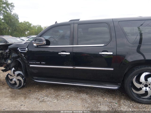 45185349 :رقم المزاد ، 1GYS4HEFXBR331752 vin ، 2011 Cadillac Escalade Esv Luxury مزاد بيع