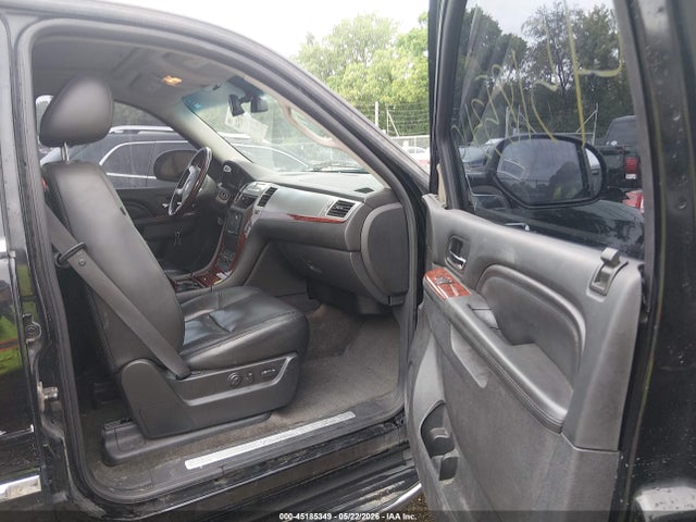 45185349 :رقم المزاد ، 1GYS4HEFXBR331752 vin ، 2011 Cadillac Escalade Esv Luxury مزاد بيع