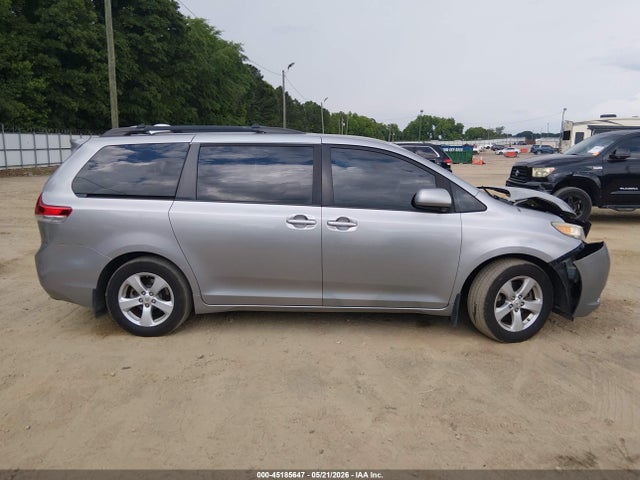 2011 Toyota Sienna Le V6 მანქანა იყიდება აუქციონზე, vin: 5TDKK3DC3BS043496, აუქციონის ნომერი: 45185647