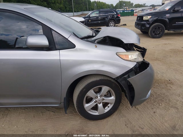 2011 Toyota Sienna Le V6 მანქანა იყიდება აუქციონზე, vin: 5TDKK3DC3BS043496, აუქციონის ნომერი: 45185647