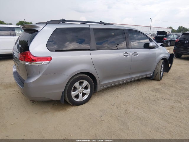 2011 Toyota Sienna Le V6 მანქანა იყიდება აუქციონზე, vin: 5TDKK3DC3BS043496, აუქციონის ნომერი: 45185647