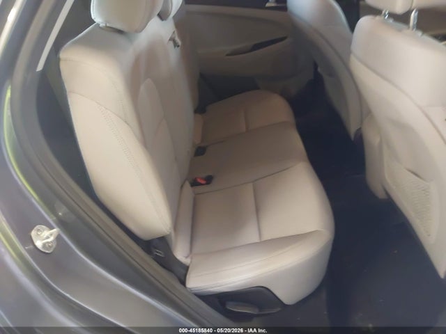 45185840 :رقم المزاد ، KM8J2CA45JU658789 vin ، 2018 Hyundai Tucson Se مزاد بيع