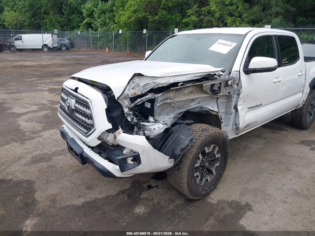2017 Toyota Tacoma Trd Off Road მანქანა იყიდება აუქციონზე, vin: 3TMCZ5AN9HM048700, აუქციონის ნომერი: 45186019