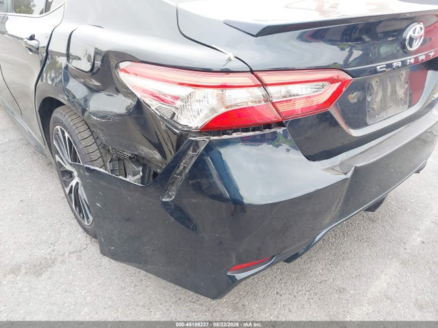 Продажа на аукционе авто 2018 Toyota Camry Se, vin: 4T1B11HK3JU523696, номер лота: 45186237