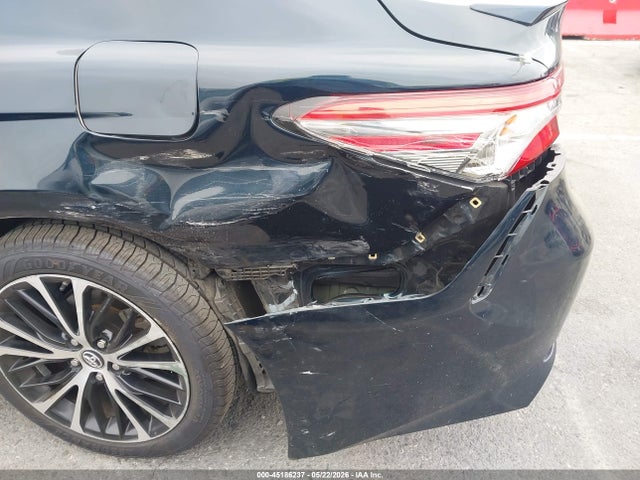 Продажа на аукционе авто 2018 Toyota Camry Se, vin: 4T1B11HK3JU523696, номер лота: 45186237