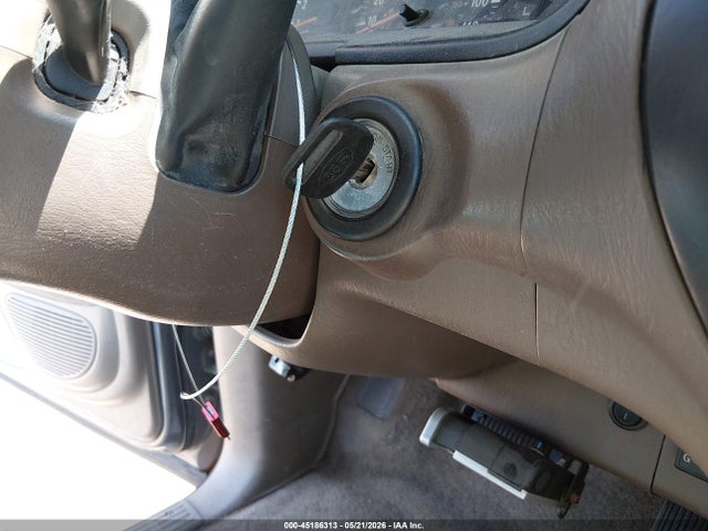 2002 Toyota Tundra Sr5 V8 მანქანა იყიდება აუქციონზე, vin: 5TBBT44152S305237, აუქციონის ნომერი: 45186313