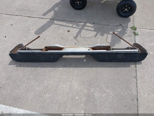1993 Gmc Suburban K1500 მანქანა იყიდება აუქციონზე, vin: 1GKFK16K9PJ718867, აუქციონის ნომერი: 45186387