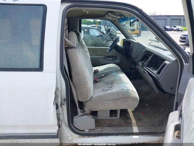 1993 Gmc Suburban K1500 მანქანა იყიდება აუქციონზე, vin: 1GKFK16K9PJ718867, აუქციონის ნომერი: 45186387