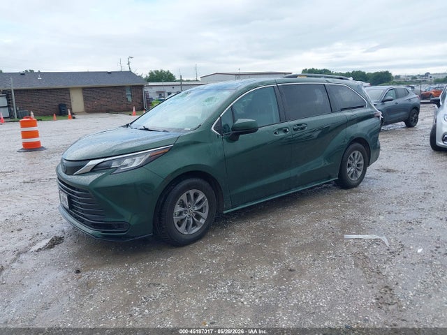Toyota SIENNA LE 2023 5TDKSKFC1PS080478 Image 2