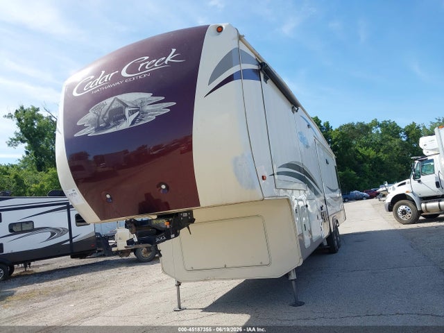 Cedar Creek Other 2018 4X4FCRMT0JS218201 Image 2