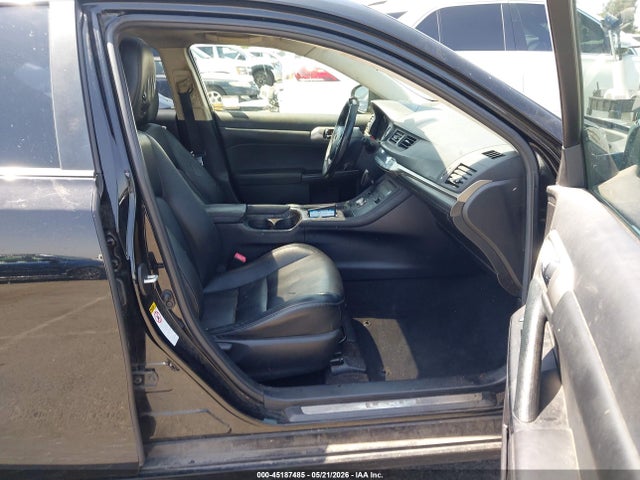 Lexus CT 200H 2015 JTHKD5BH3F2234674 Image 5