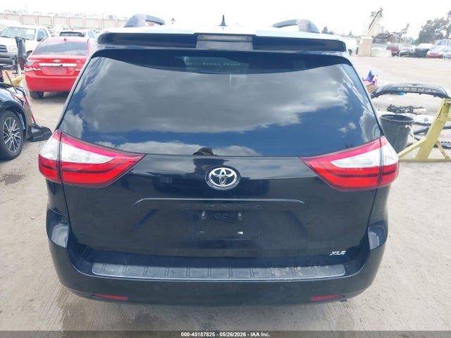 45187825 :رقم المزاد ، 5TDYZ3DC3JS963388 vin ، 2018 Toyota Sienna Xle 8 Passenger مزاد بيع