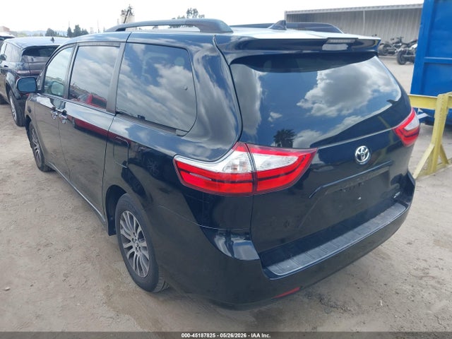 45187825 :رقم المزاد ، 5TDYZ3DC3JS963388 vin ، 2018 Toyota Sienna Xle 8 Passenger مزاد بيع