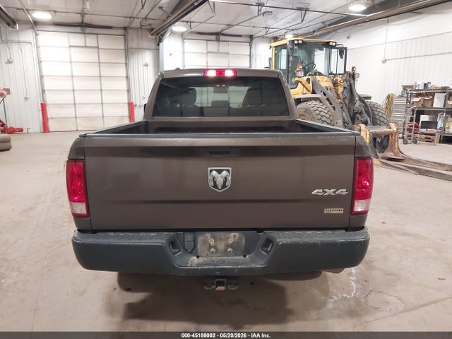 1C6RR7FG3KS636064 RAM 1500 Classic Tradesman 4x4 6&#039;4 Box
