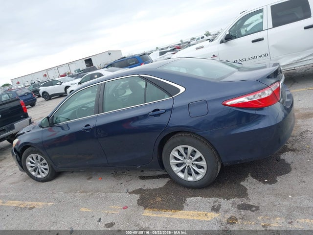 45188116 :رقم المزاد ، 4T1BF1FKXHU808698 vin ، 2017 Toyota Camry Le مزاد بيع