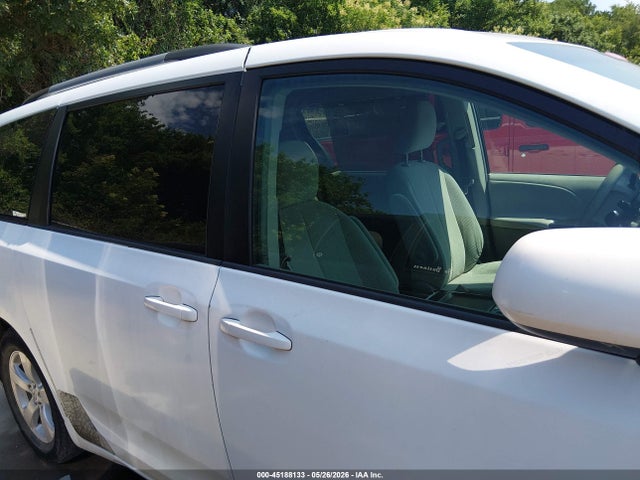 2011 Toyota Sienna Le V6 მანქანა იყიდება აუქციონზე, vin: 5TDKK3DC6BS071938, აუქციონის ნომერი: 45188133