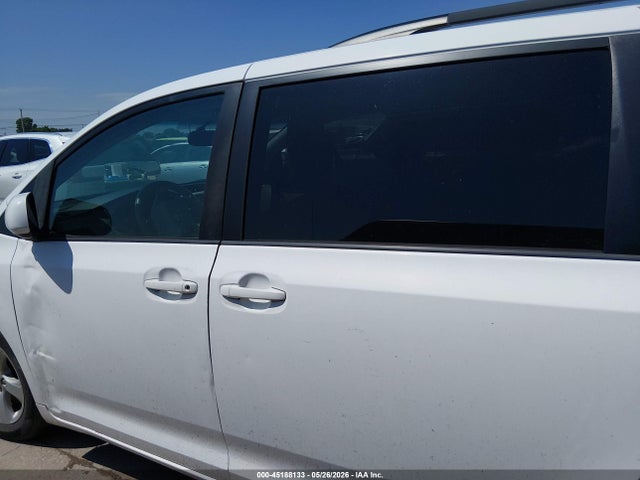 2011 Toyota Sienna Le V6 მანქანა იყიდება აუქციონზე, vin: 5TDKK3DC6BS071938, აუქციონის ნომერი: 45188133