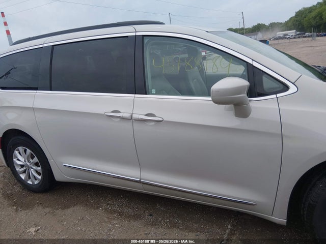 2017 Chrysler Pacifica Touring-l მანქანა იყიდება აუქციონზე, vin: 2C4RC1BG9HR711907, აუქციონის ნომერი: 45188189