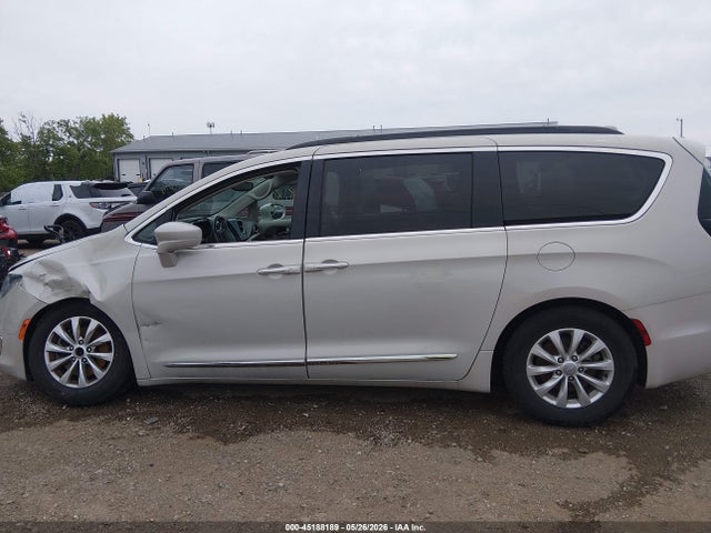 2017 Chrysler Pacifica Touring-l მანქანა იყიდება აუქციონზე, vin: 2C4RC1BG9HR711907, აუქციონის ნომერი: 45188189