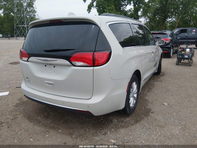 2017 Chrysler Pacifica Touring-l მანქანა იყიდება აუქციონზე, vin: 2C4RC1BG9HR711907, აუქციონის ნომერი: 45188189