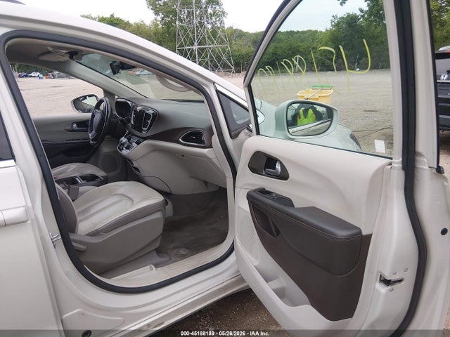 2017 Chrysler Pacifica Touring-l მანქანა იყიდება აუქციონზე, vin: 2C4RC1BG9HR711907, აუქციონის ნომერი: 45188189