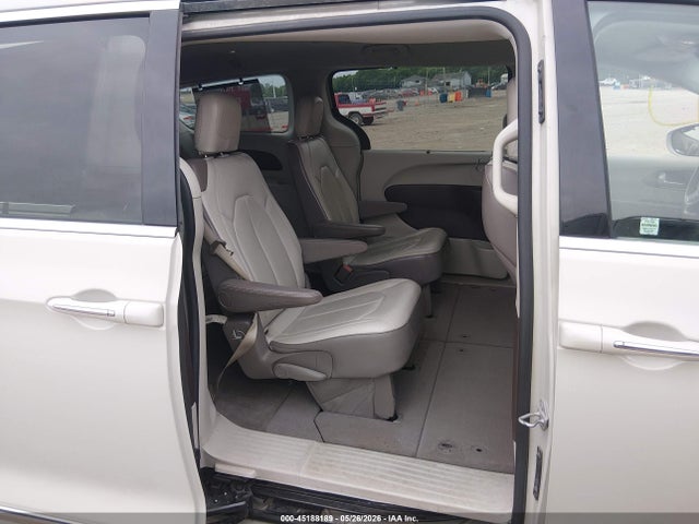 2017 Chrysler Pacifica Touring-l მანქანა იყიდება აუქციონზე, vin: 2C4RC1BG9HR711907, აუქციონის ნომერი: 45188189
