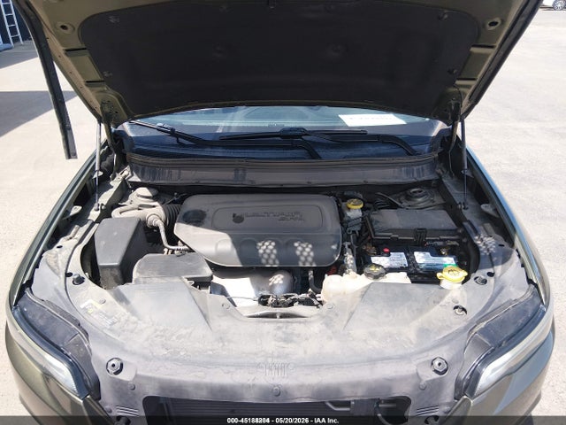 45188204 :رقم المزاد ، 1C4PJMCB0KD440277 vin ، 2019 Jeep Cherokee Latitude 4x4 مزاد بيع