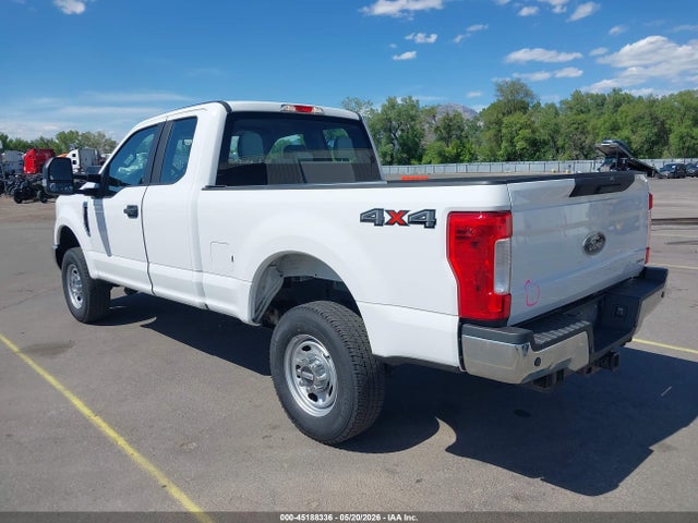 1FT7X2B68JEC22183 Ford F-250 Xl